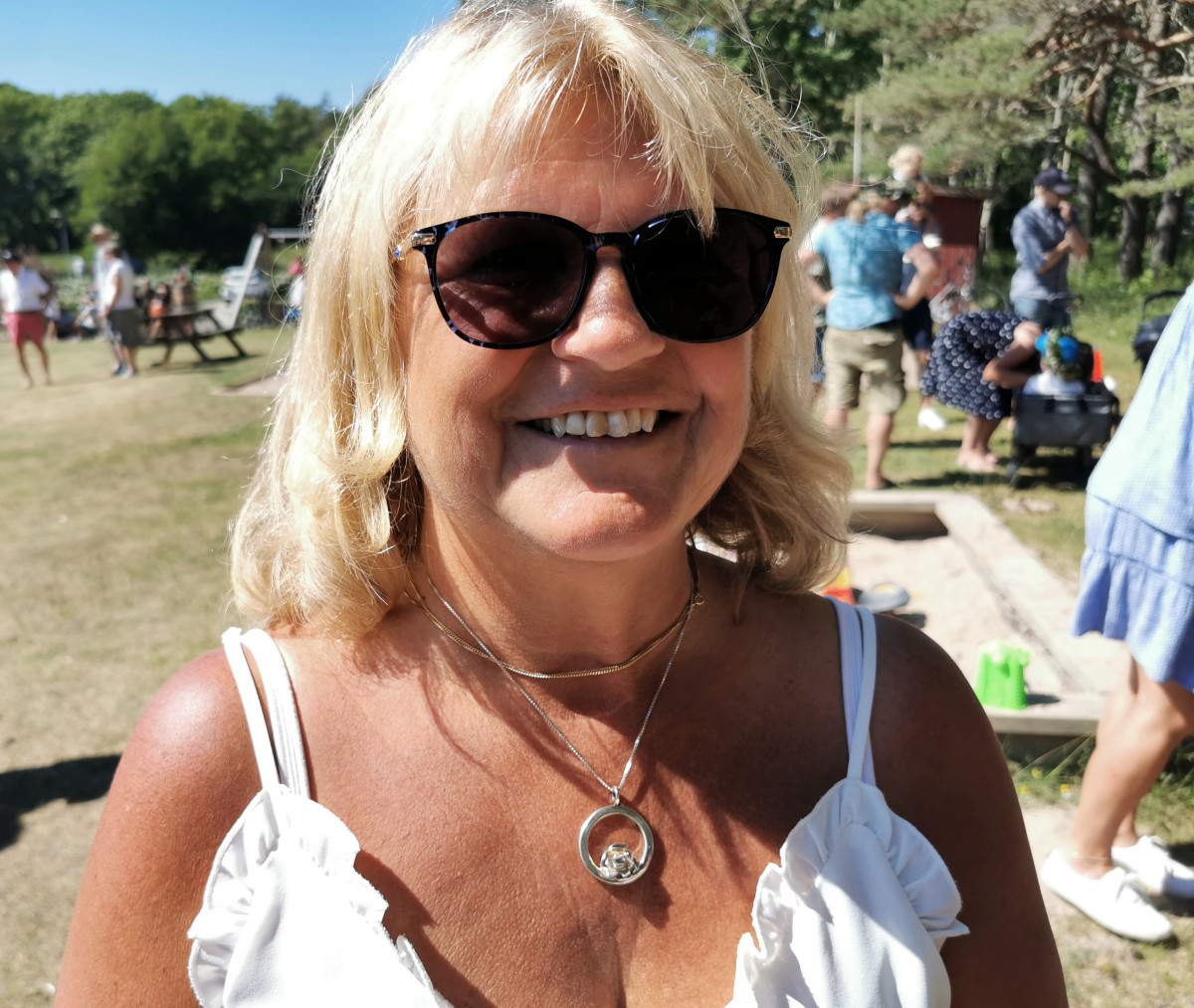 En glad vinnare av silversmycket, Pia Haglund från Kållered. Foto Lars Joelsson